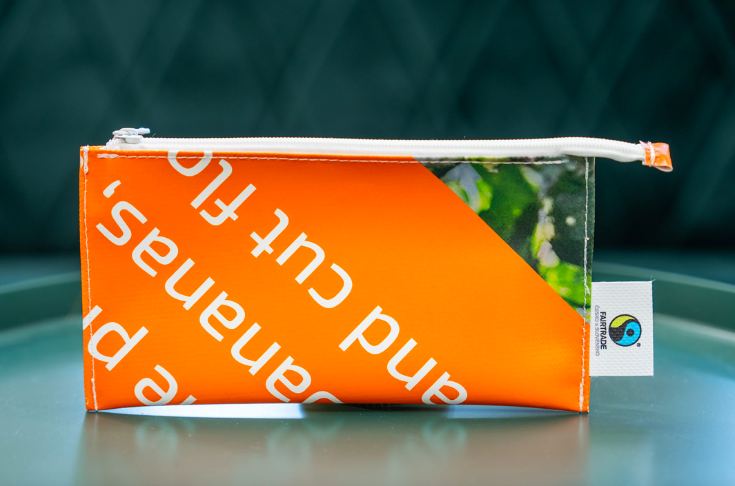 Z BANNERU – Kapsa na zip