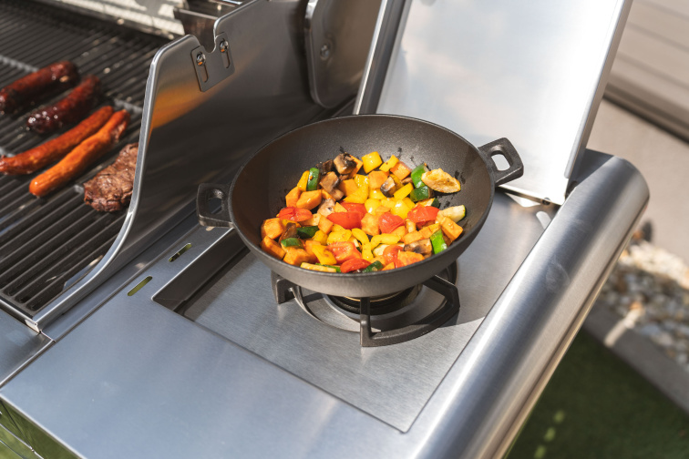 Grilovací pánev wok na gril, litinová