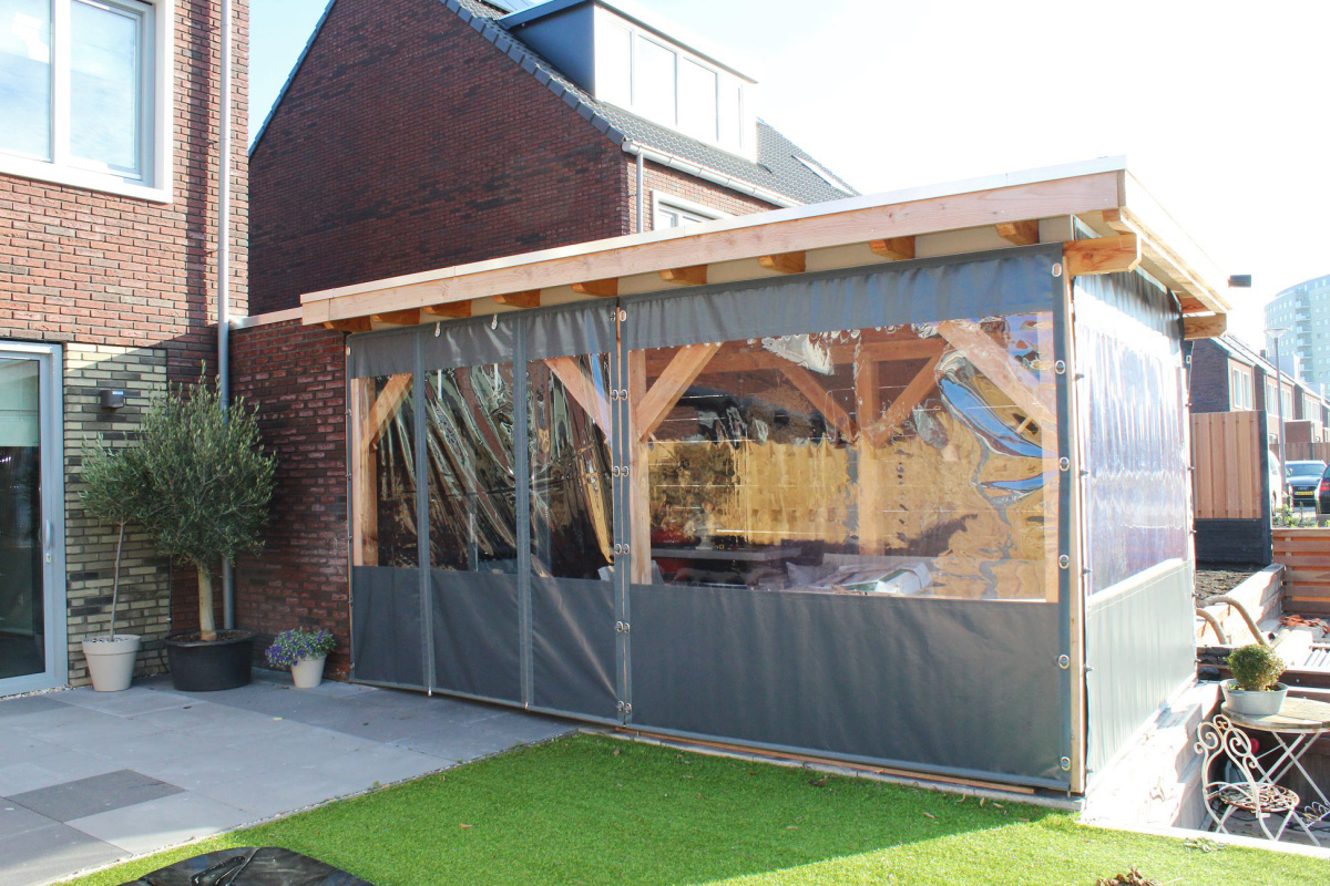 Boční plachty na pergoly - praktický doplněk pro pohodlí a styl.