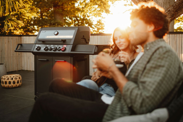 Kouzlo grilování na podzim: proč se vyplatí rozpálit gril i po létě.