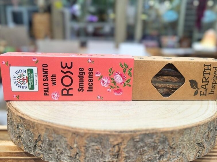 Vonné tyčinky - Namaste India; Palo Santo with Rose