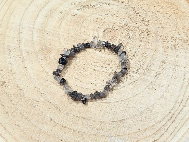 Křišťál s turmalínem - náramek; 5-10mm - sekaný