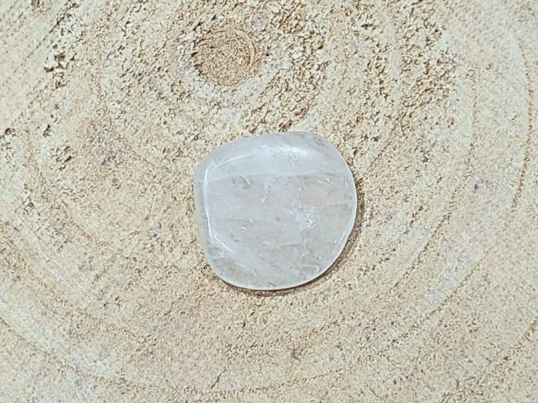 Křišťál - placka tromlovaný kámen; 30-35mm