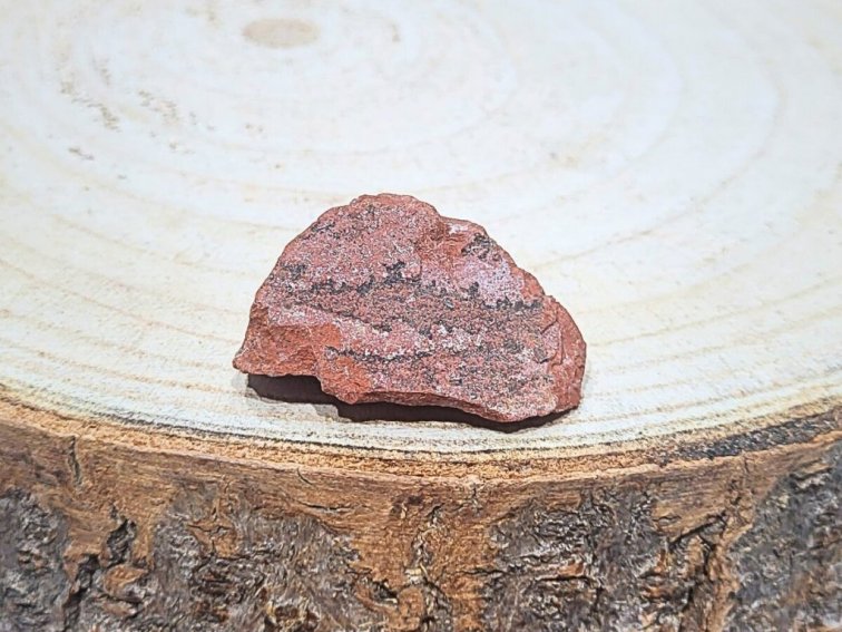 Jaspis červený - surový kámen; 30-45mm