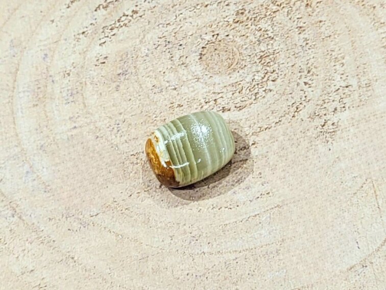 Aragonit - tromlovaný kámen; 25-35mm