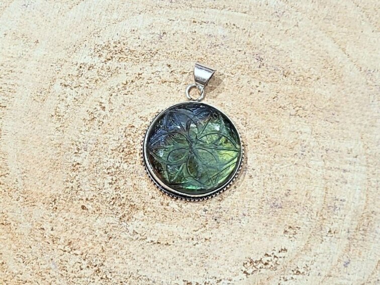 Labradorit - přívěsek; 30-35mm