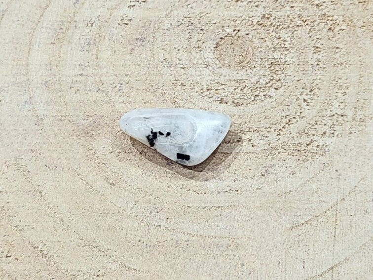 Měsíční kámen - tromlovaný kámen; 25-40mm