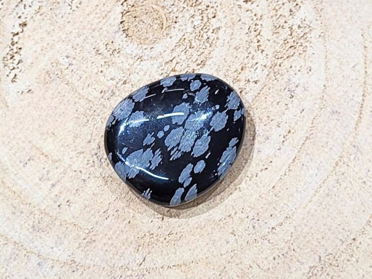 Obsidián vločkový - placka tromlovaný kámen; 40-45mm