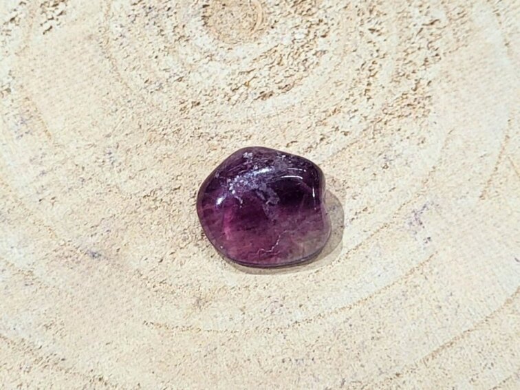 Fluorit - tromlovaný kámen; 25-30mm