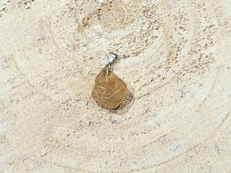 Citrín pravý - přívěsek; 20-22mm