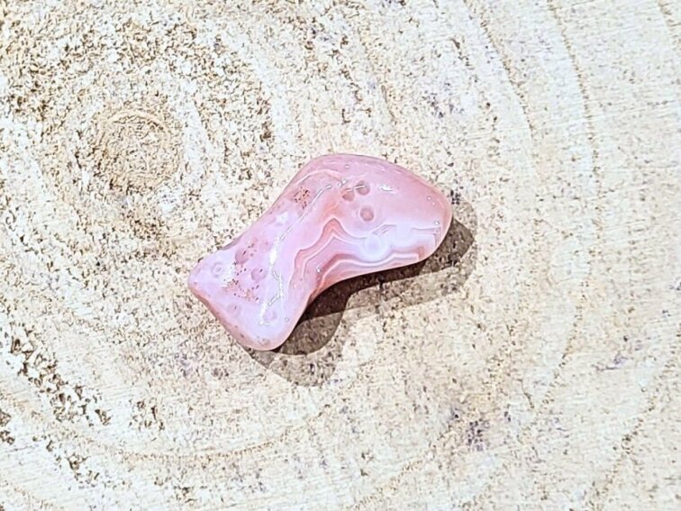 Meruňkový achát - tromlovaný kámen; 30-40mm