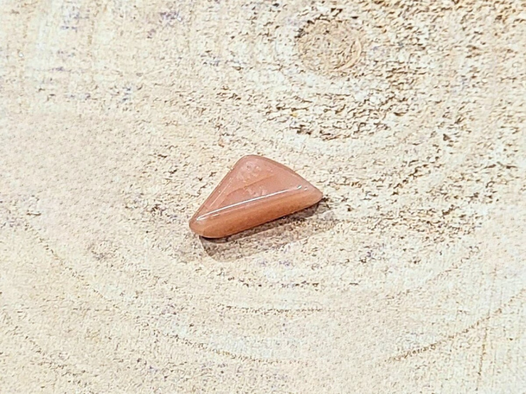 Sluneční kámen - tromlovaný kámen; 20-25mm