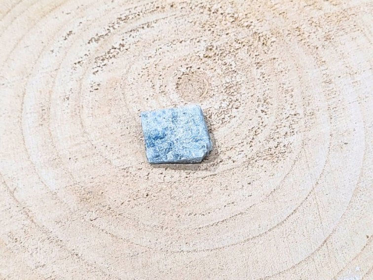 Akvamarín - surový kámen; 20-25mm