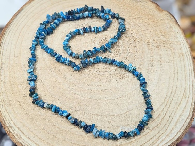 Apatit - náhrdelník; 90cm - sekaný