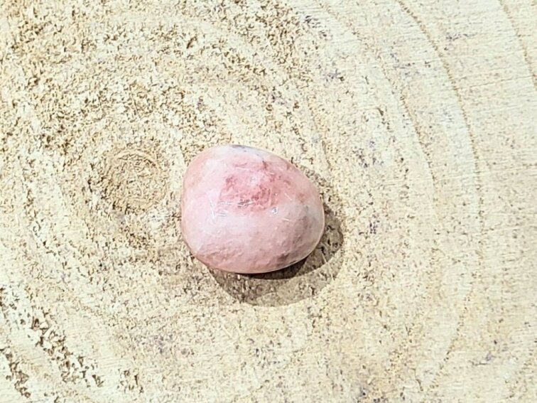 Morganit - tromlovaný kámen; 30-32mm