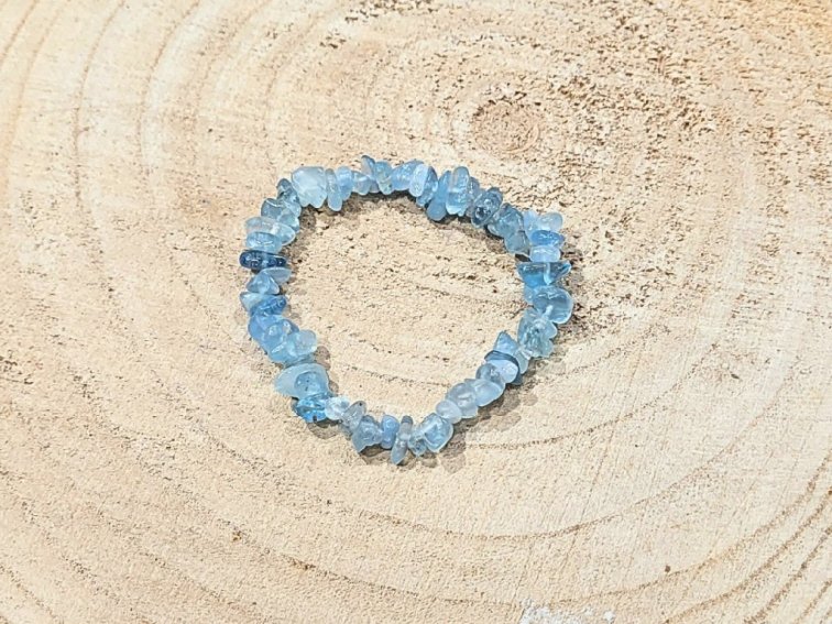 Akvamarín - náramek; 5-10mm - sekaný