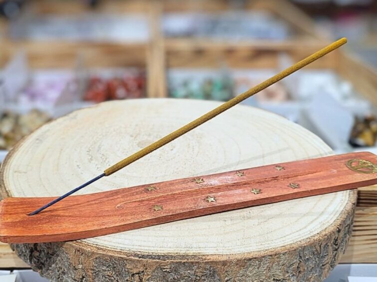 Stojan na vonné tyčinky – symbol míru