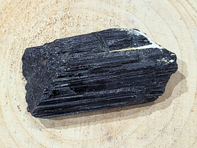 Turmalín - surový kámen; 13-14cm