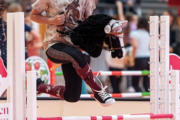 5 Fehler im Hobby Horsing Springen – Tipps für sichere und schnelle Parcours