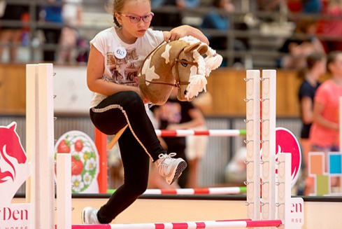 5 Fehler im Hobby Horsing Springen – Tipps für sichere und schnelle Parcours