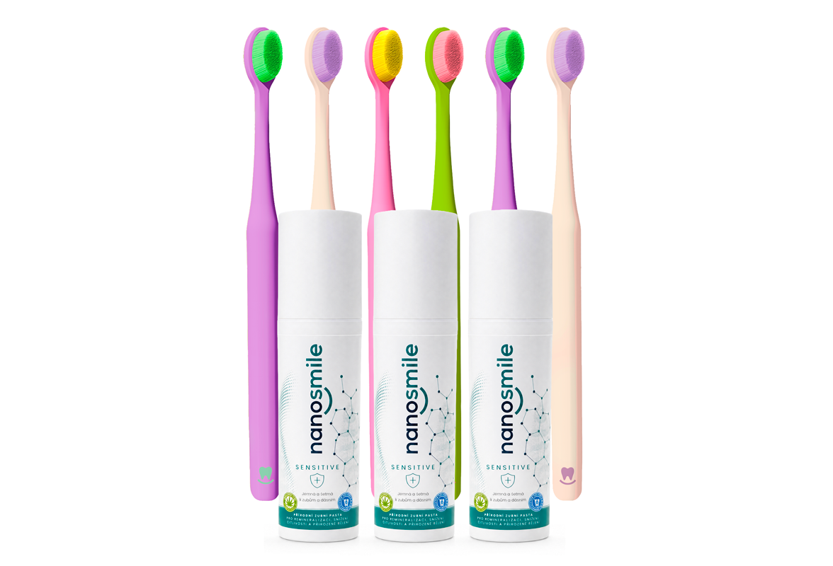 Nanosmile Daily Care set zubních kartáčků Ultrasoft ProCare a zubních past Sensitive