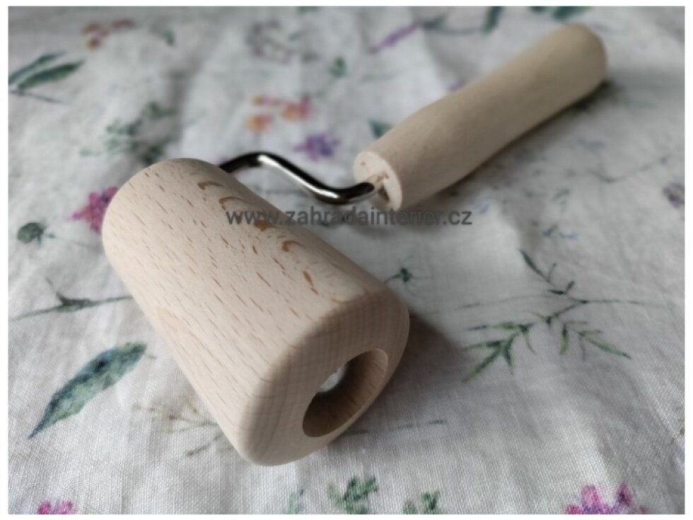 Dřevěný váleček s jednou rukojetí na pizzu