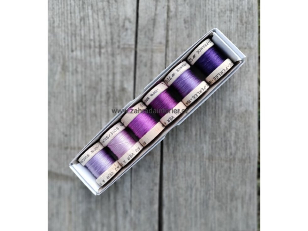 Hedvábné nitě Au Ver A Soie Perlée v sadě 6 ks Violet