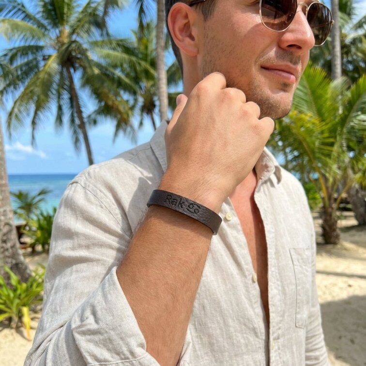 Pánský kožený náramek hnědý se znamením Rak