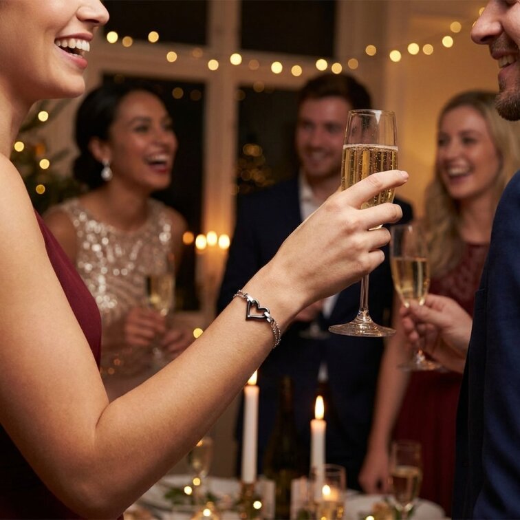 Dámský náramek z chirurgické oceli se srdíčkem CKR756