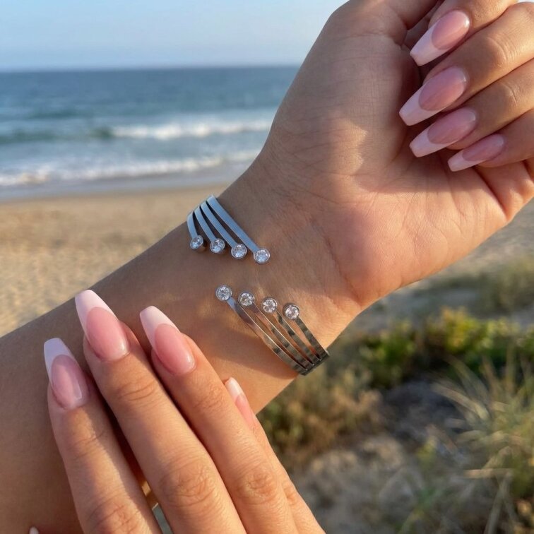 Elegantní dámský náramek z chirurgické oceli s pružinkovým zapínáním