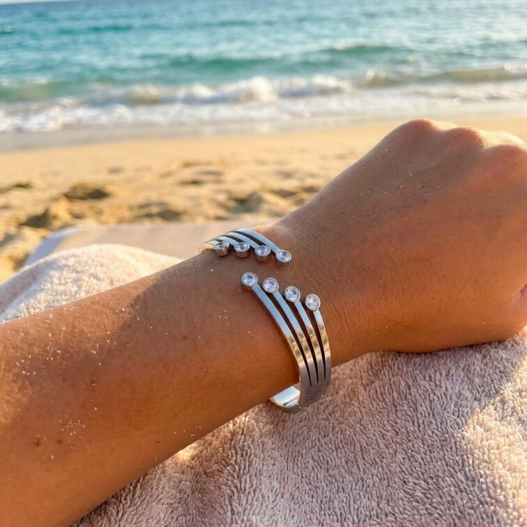 Elegantní dámský náramek z chirurgické oceli s pružinkovým zapínáním