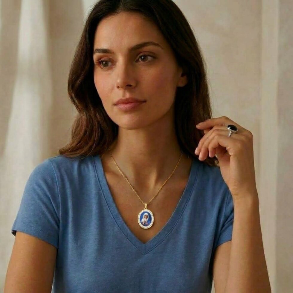 Přívěsek Madonka s krystalky Gold 17 - Chirurgická ocel, Zlatý