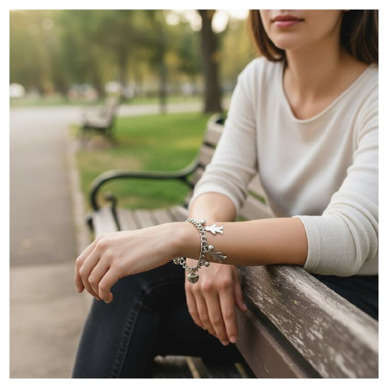 Elegantní stříbrný náramek z chirurgické oceli s motivem srdce