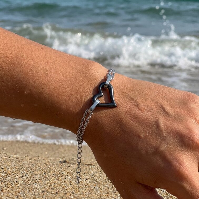 Dámský náramek z chirurgické oceli se srdíčkem CKR756