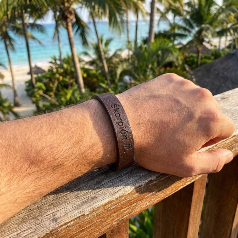 Pánský kožený náramek hnědý se znamením Škorpión