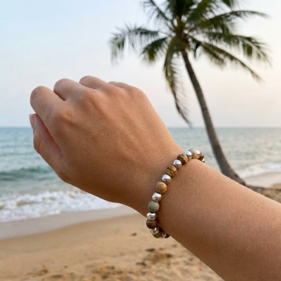 Stylový natahovací náramek s dřevěnými kuličkami - 21 cm