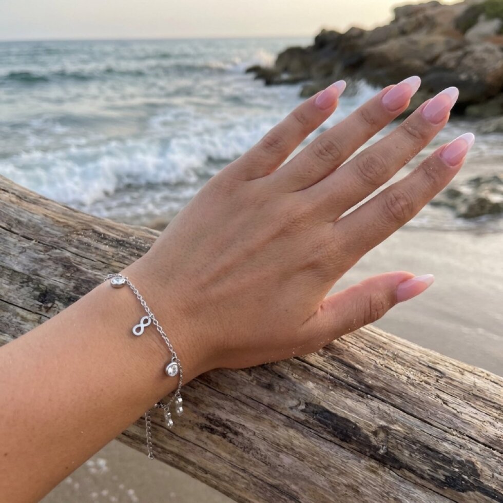 Dámský náramek stříbrný nekonečno z chirurgické oceli