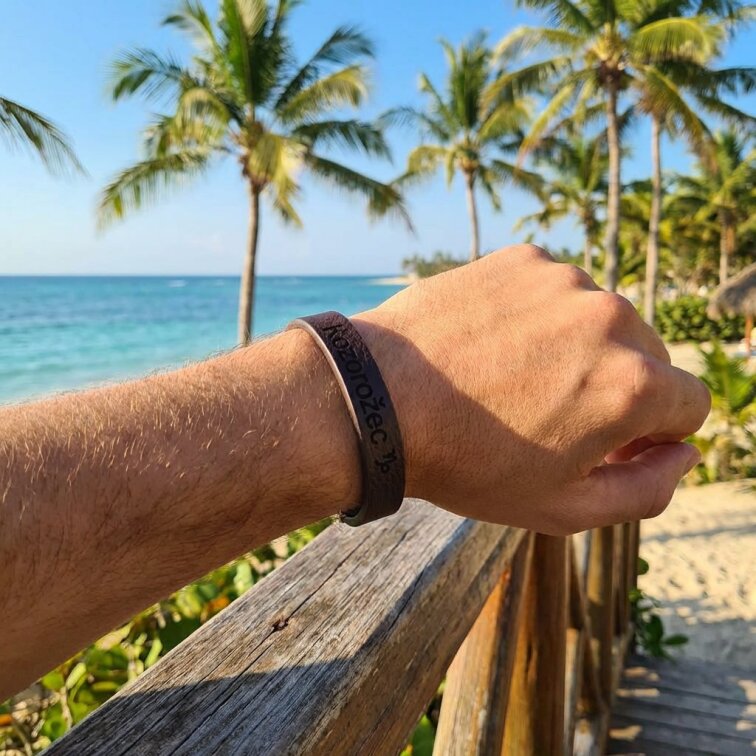 Pánský kožený náramek hnědý se znamením Kozorožec