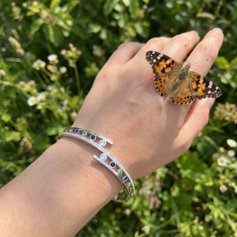 Dámský náramek z chirurgické oceli se zirkony