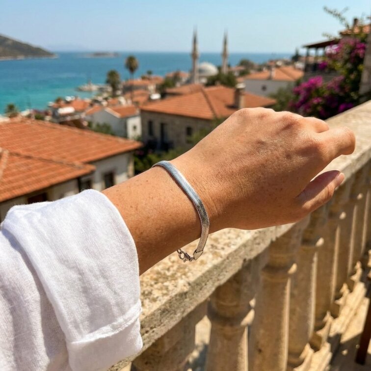 Hladký plochý nýramek z chirurgické oceli 18 cm