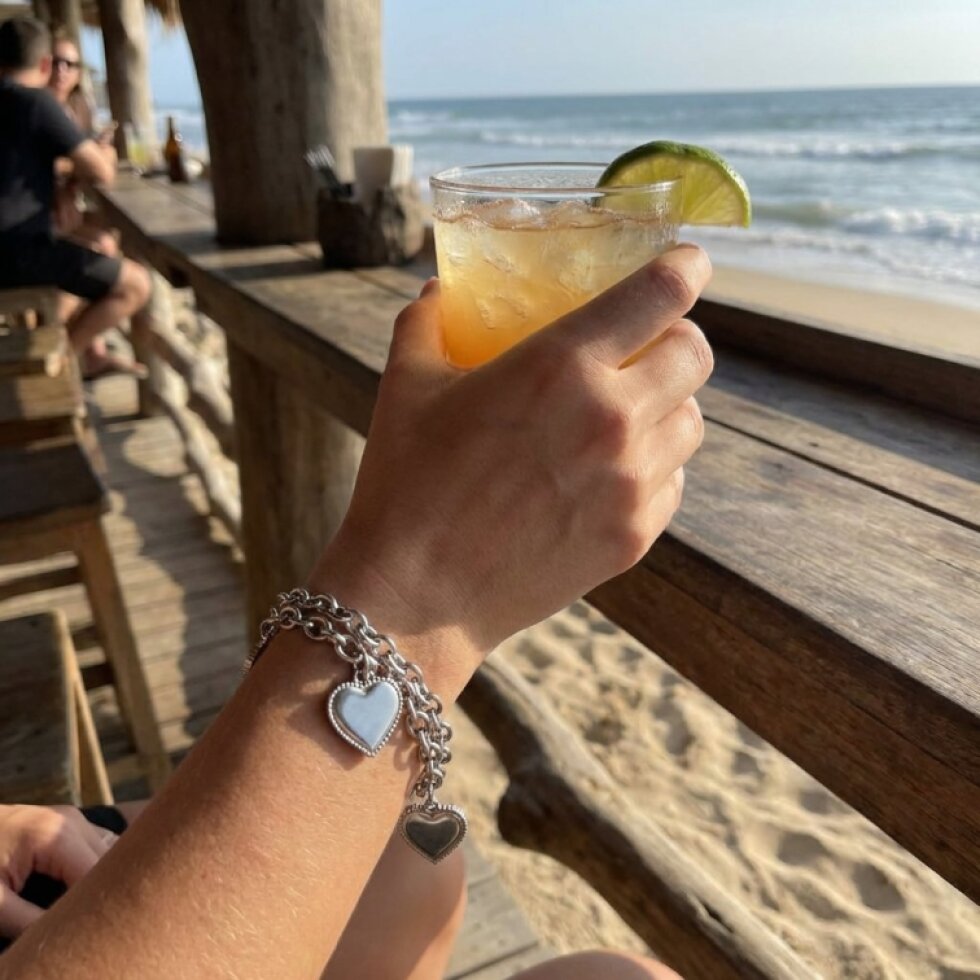 Elegantní dámský ocelový náramek se srdíčky