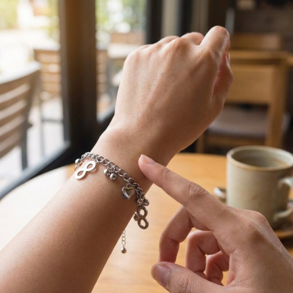 Elegantní stříbrný náramek z chirurgické oceli s přizpůsobitelnou délkou