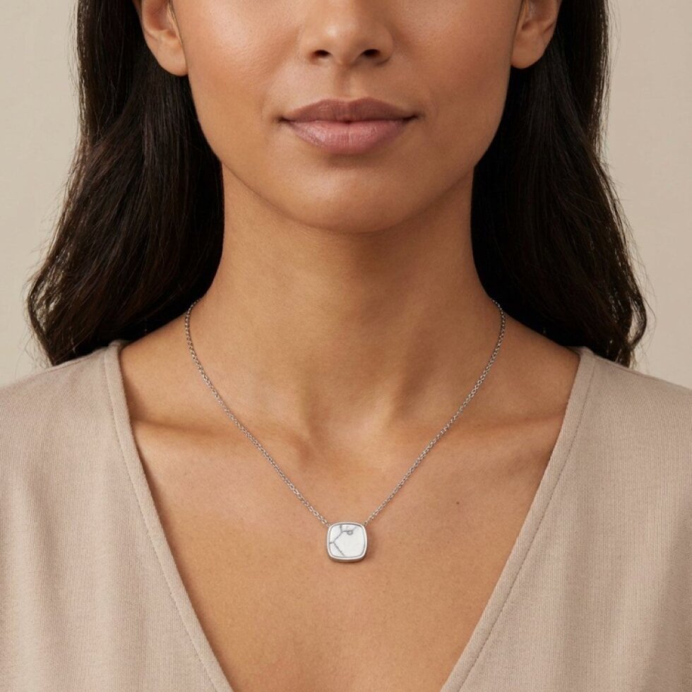 Elegantní ocelový náhrdelník s čtvercovým přívěskem