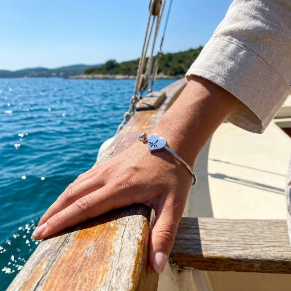 Stříbrný Náramek z Chirurgické Oceli s Srdíčkem CKR774