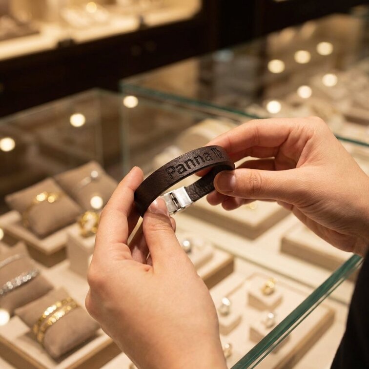 Pánský kožený náramek hnědý se znamením Panna