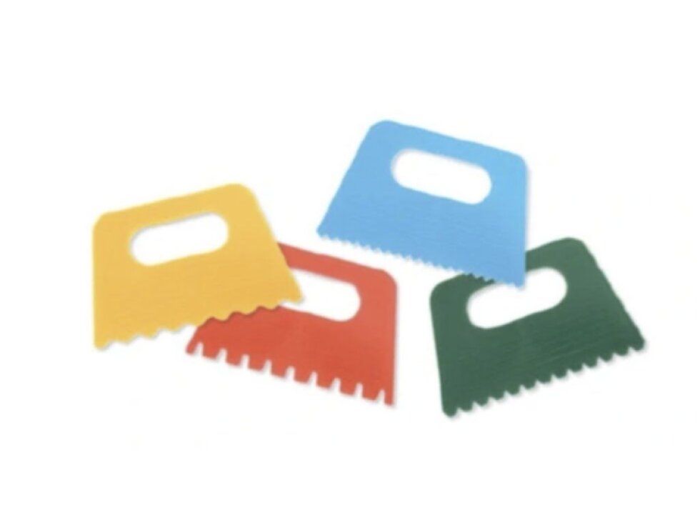 Sada 4 plastových škrabek na modelínu a kinetický písek