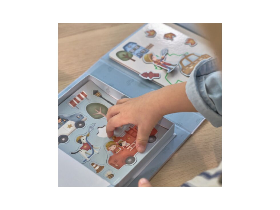 LITTLE DUTCH KNÍŽKA S MAGNETY JIM DOPRAVA