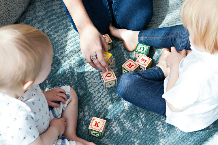 Montessori hračky pre děti 1–3 roky: Ako rozvíjejí samostatnost