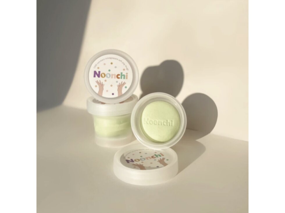 Noonchi organická modelína – neonově zelená s třpytkami | MINT (100g kelímek)