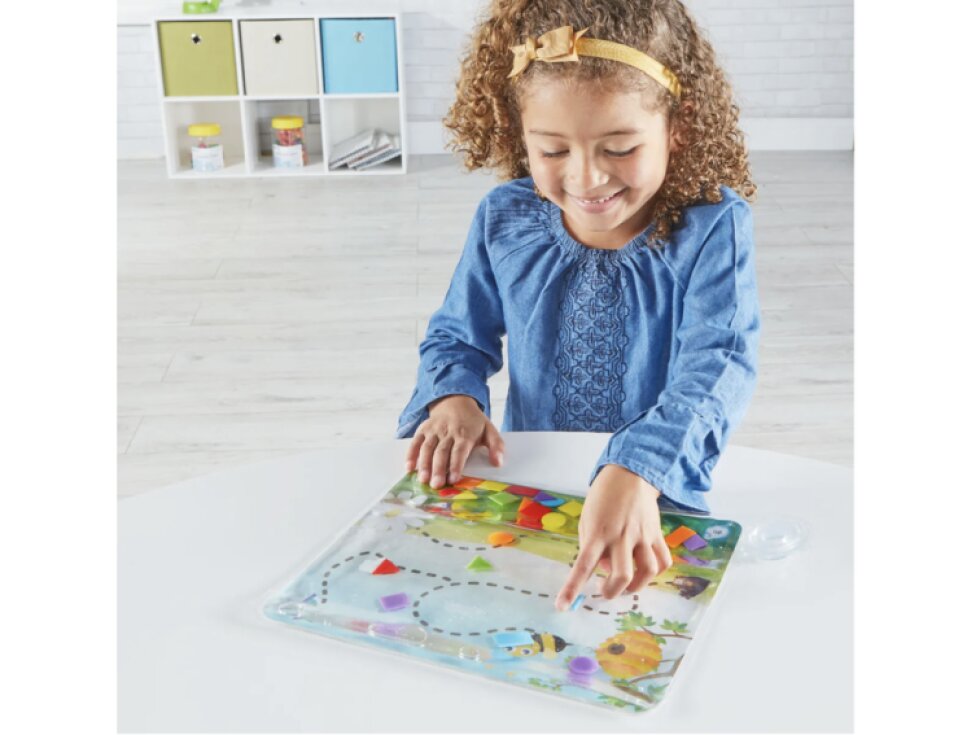 Smyslová podložka pro učení barev a tvarů Hand2mind – Color & Shapes Sensory Mat